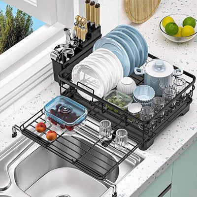 egouttoir vaisselle noir assiettes bleu pommes comptoir cuisine