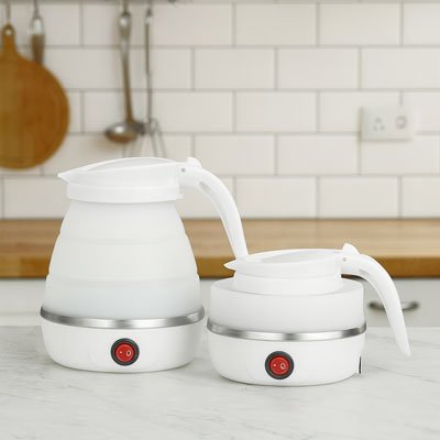 bouilloire blanche comptoir cuisine