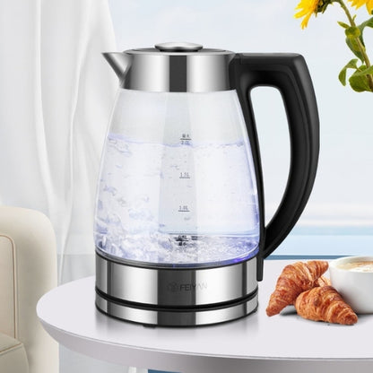 bouilloire electrique table blanche croissants cafe divan fleurs rideaux