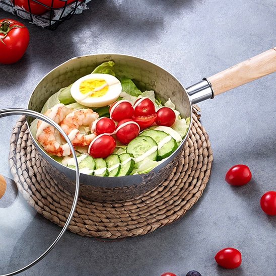 casserole inox nourriture comptoir gris