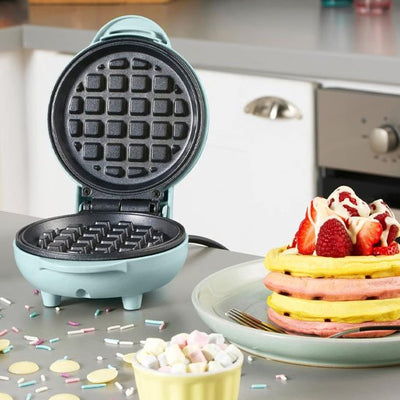 gaufrier bleu gaufre fruits assiette guimauves comptoir gris cuisine